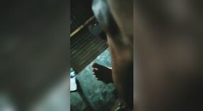 Бангла секс-видео зрелой леди в жестком действии со своим местным клиентом по MMS 9 минута 30 сек
