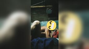 Бангла секс-видео зрелой леди в жестком действии со своим местным клиентом по MMS 0 минута 0 сек