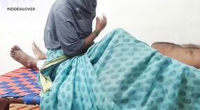 Indiase tante krijgt een mondvol sperma van haar stiefmoeder 2 min 00 sec