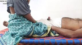 Indiase tante krijgt een mondvol sperma van haar stiefmoeder 5 min 20 sec