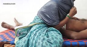 Indiase tante krijgt een mondvol sperma van haar stiefmoeder 0 min 0 sec
