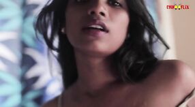 业余Desi Babe Strips并在热视频中炫耀她的性感纱丽 1 敏 50 sec