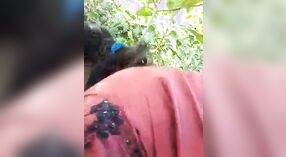 Casal de índios se envolve em sexo ao ar livre em um ambiente de aldeia 2 minuto 30 SEC