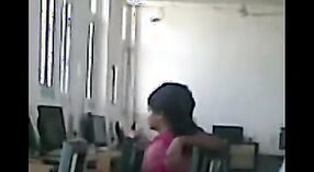 Video de cámara oculta captura el adulterio de la esposa india con un colega 2 mín. 20 sec