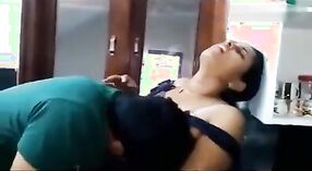 Film gay India amatir menampilkan aktris yang memukau dalam aksi 3 min 30 sec