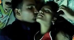 Première expérience sexuelle à domicile d'une étudiante indienne en HD 2 minute 00 sec