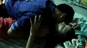 Première expérience sexuelle à domicile d'une étudiante indienne en HD 2 minute 40 sec