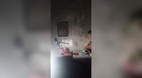 होममेड अश्लील व्हिडिओमध्ये देसी जोडप्याचे उत्कट सेक्स 2 मिन 00 सेकंद