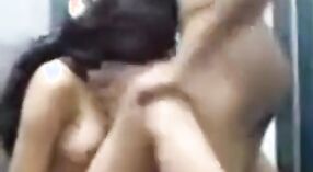 Tía bengalí disfruta del sexo duro con el chico que conoció en línea en un video humeante 5 mín. 20 sec