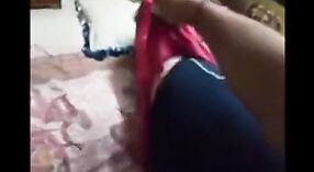 Bhabhi Devar nu mostrar de seus peitos grandes e buceta peluda 0 minuto 0 SEC