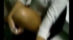 El culo apretado de una universitaria india es golpeado al estilo perrito 0 mín. 0 sec