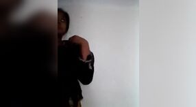 Bangla Desi gadis mendapat vaginanya meraba oleh pacarnya MMC 2 min 00 sec