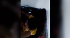 Bangla Desi gadis mendapat vaginanya meraba oleh pacarnya MMC 1 min 00 sec