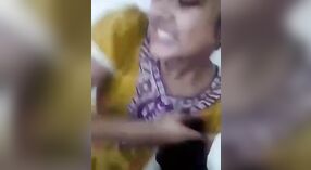 Bangla Desi gadis mendapat vaginanya meraba oleh pacarnya MMC 1 min 10 sec
