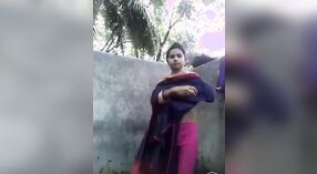 Dehati's Sexy Video: Lounging in Clothes and Bathing 1 min 20 sec