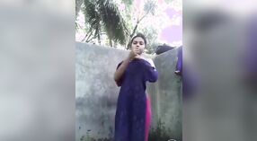 Dehati's Sexy Video: Lounging in Clothes and Bathing 1 min 30 sec