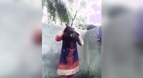 Dehati's Sexy Video: Lounging in Clothes and Bathing 0 min 40 sec