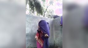 Dehati's Sexy Video: Lounging in Clothes and Bathing 1 min 00 sec