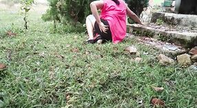 El primer sexo en un parque público de Desi bhabhi conduce a un orgasmo explosivo 1 mín. 10 sec
