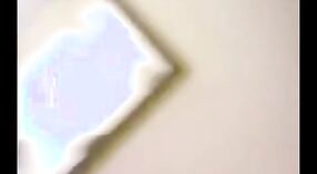 அமெச்சூர் இந்திய தம்பதியினர் உடலுறவு கொள்வதற்கு முன்பு ஒரு சிற்றின்ப தனியா அனுபவிக்கிறார்கள் 3 நிமிடம் 40 நொடி