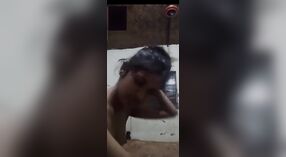 Сексуальная девушка в mms-сообщении демонстрирует свои идеальные сиськи в видеозвонке топлесс 3 минута 10 сек