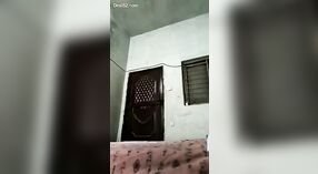 Le show webcam secret de Desi wife d'un trio torride avec son petit ami 1 minute 00 sec