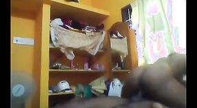Indische Frau und Onkel betreiben versteckten webcam-sex 3 min 30 s