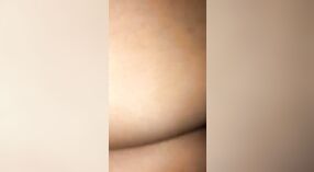 Desi babe dominiert im dampfenden MMS-sexvideo 3 min 20 s