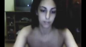 Дези индийская красавица Ангел мастурбирует в MMS секс скандале 1 минута 20 сек