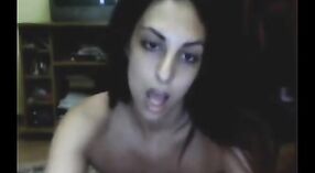 Desi Indiase schoonheid Engel masturbeert in mms Seks Schandaal 2 min 00 sec