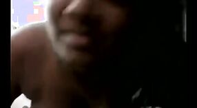 Maturo aunty e giovane uomo avere un selvaggio terzetto in Bangalore 2 min 10 sec