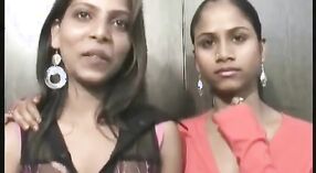 Indiase lesbiennes met enorme borsten zullen je ademloos laten! 0 min 0 sec