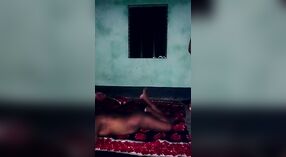 Bangla sesso video di Desi milf ottenere lei micio pieno da lei fidanzato 8 min 40 sec
