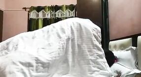 Scène de sexe torride à la maison d'un couple indien dans cette chaude vidéo MMS 0 minute 0 sec