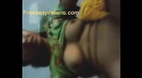 Grote borsten Indiase meisje gets geneukt in een dorp bhabha 1 min 00 sec