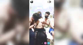 Красотка Дези и несколько парней с хинди занимаются страстным сексом втроем на живую камеру 1 минута 10 сек