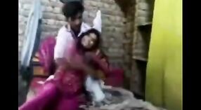 愛らしいインドの10代の少女との自家製セックス 4 分 20 秒