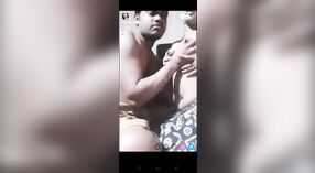 Dalam video porno online ini, seorang ibu rumah tangga desi telanjang dan bermain dengan suaminya di depan kamera 2 min 20 sec