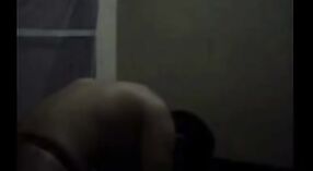 Chica universitaria india engaña a su novio con su ex amante en este video de sexo caliente 5 mín. 00 sec
