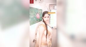 Aabha Paul Nip ' s douche slip leidt tot stomende Indiase seks 1 min 20 sec