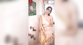 Aabha Paul Nips Duschrutsche führt zu dampfendem indischem Sex 2 min 40 s