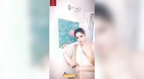 Aabha Paul Nips Duschrutsche führt zu dampfendem indischem Sex 0 min 40 s