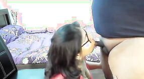 Vollbusige Desi in sexy Sonnenbrillen erfreut den XXX stick der webcam 0 min 0 s