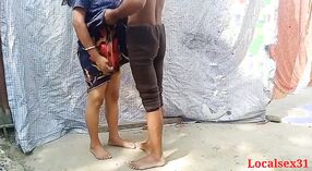 Amateur-Bengali-paar gönnt sich dampfenden Outdoor-Sex 2 min 00 s