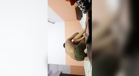 Devar convence a una desi bhabhi de tener sexo rápido e intenso en el dormitorio 3 mín. 10 sec