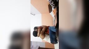 Devar convence um desi bhabhi a fazer sexo rápido e intenso no quarto 0 minuto 0 SEC