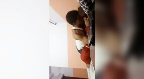 Devar convence a una desi bhabhi de tener sexo rápido e intenso en el dormitorio 1 mín. 10 sec