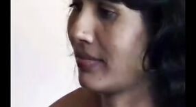 زنا المحارم الهندي الجنس مع فتاة شابة وجميلة 2 دقيقة 20 ثانية
