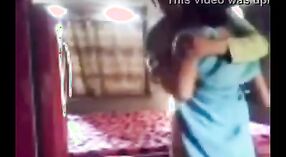 मोहक भारतीय, बहकाया जाता है द्वारा एक सींग का बना हुआ आदमी में इस भाप से भरा अश्लील वीडियो 2 मिन 00 एसईसी