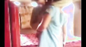 MILF India yang menggoda dirayu oleh seorang pria terangsang dalam video porno beruap ini 0 min 0 sec